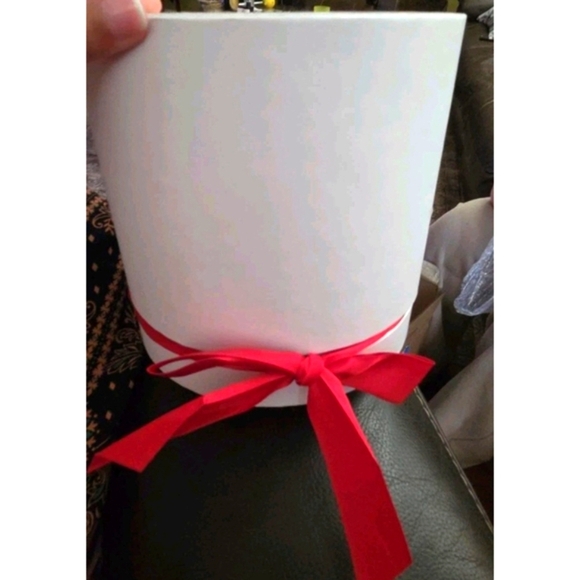 17 Forever Roses in a Box - Luxury Red & Gold Forever Flowers, Gold Roses - Picture 7 of 10